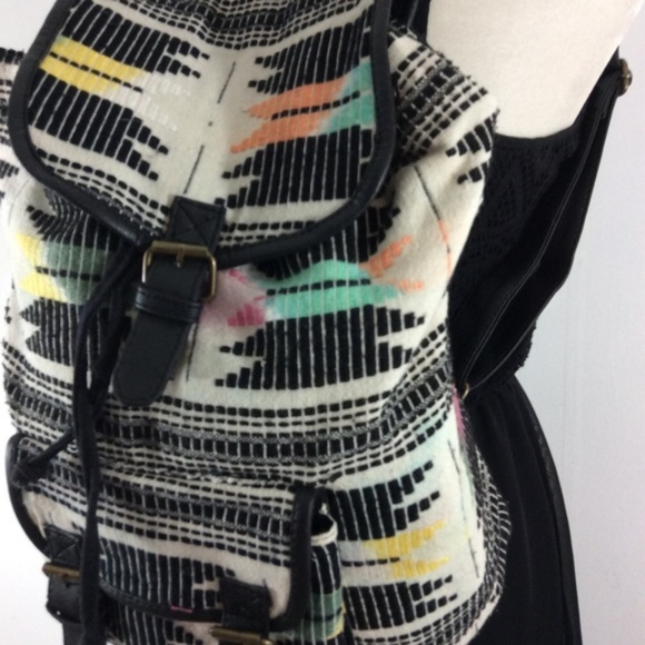 Aztec Print Back Pack 🌵🎒 - Picture 3 of 5